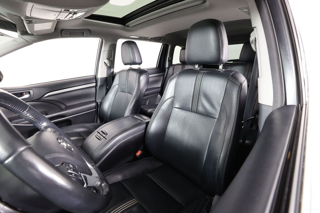 Used 2017 Toyota Highlander SE AWD/4WD image 11