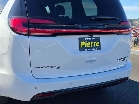 New 2027 Chrysler Pacifica Limited AWD/4WD image 7