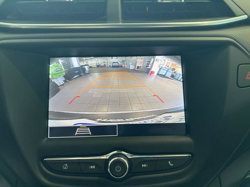 Used 2023 Chevrolet TrailBlazer LT FWD image 24