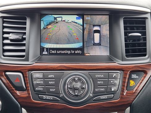 Used 2018 Nissan Pathfinder Platinum image 13