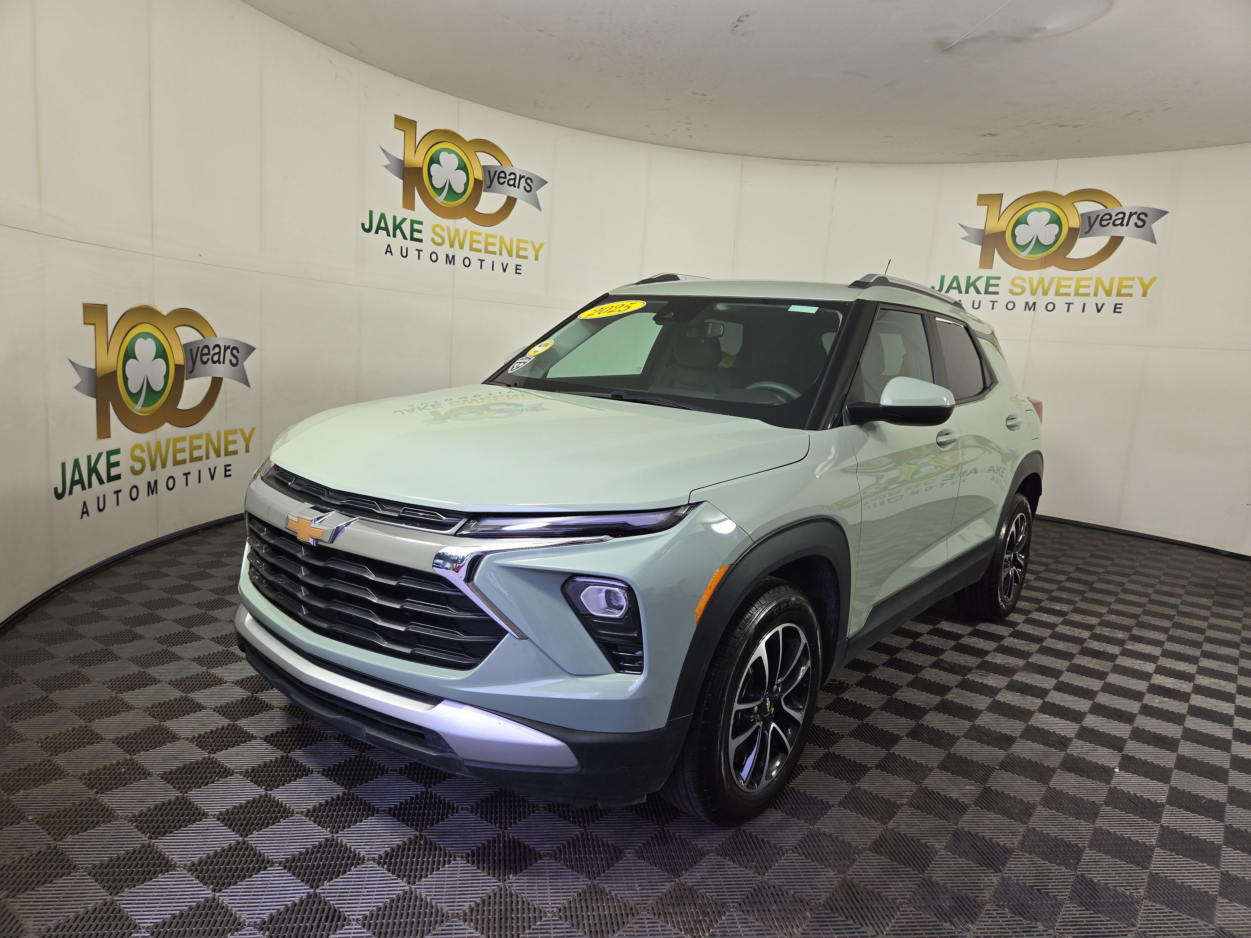 Used 2025 Chevrolet TrailBlazer LT FWD image 3
