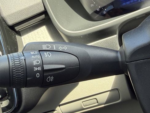 Certified 2023 Volvo XC40 B5 Plus w/ Protection Package image 29