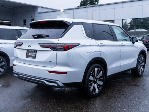 New 2026 Mitsubishi Outlander SE image 6