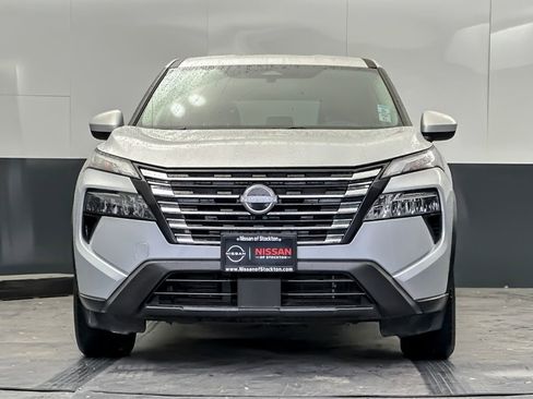 Used 2025 Nissan Rogue SV image 8