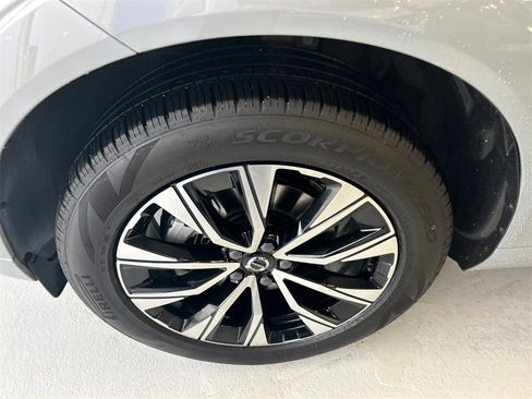 Certified 2025 Volvo XC60 B5 Plus image 7