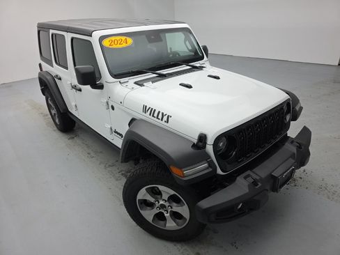 Used 2024 Jeep Wrangler Willys image 2