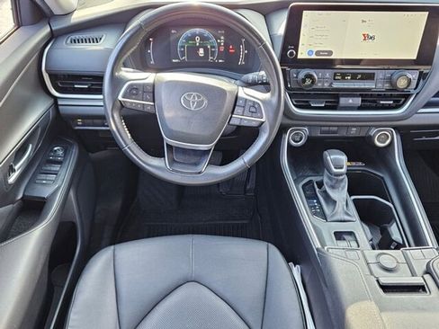 Used 2024 Toyota Grand Highlander XLE image 9
