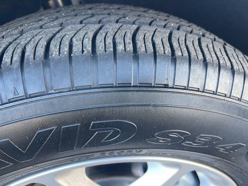 Used 2023 Chrysler Pacifica Touring-L image 34