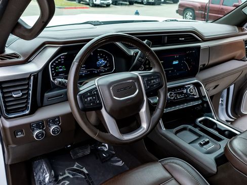 Used 2024 GMC Sierra 2500 Denali AWD/4WD image 17