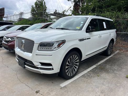 Used 2021 Lincoln Navigator Reserve w/ Luxury Package AWD/4WD image 3