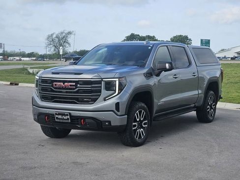 Used 2024 GMC Sierra 1500 AT4 w/ Technology Package AWD/4WD image 3