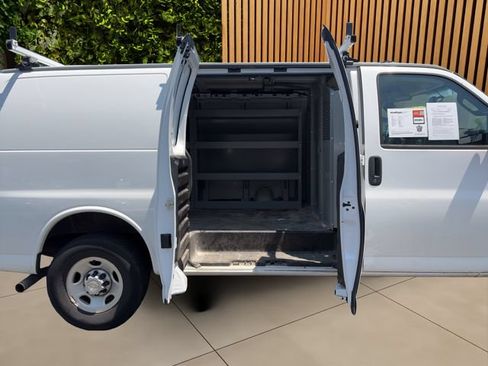 Used 2021 Chevrolet Express 2500 RWD image 38