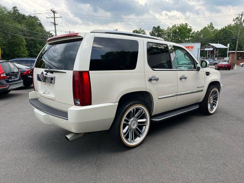 Used 2007 Cadillac Escalade AWD w/ Climate Package image 6
