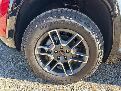 New 2026 GMC Terrain AT4 w/ LPO, Black Badging Package image 32