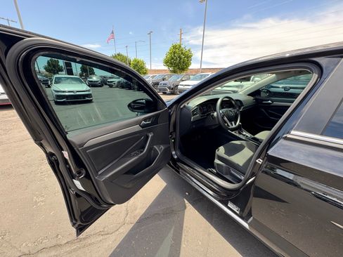 Used 2019 Volkswagen Jetta FWD image 10