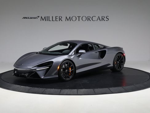 Used 2024 McLaren Artura RWD image 2