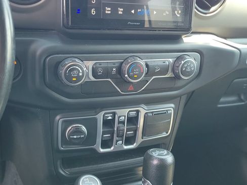 Used 2018 Jeep Wrangler Unlimited Sport S AWD/4WD image 28