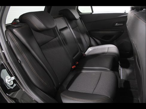 Certified 2022 Chevrolet Trax LT w/ Midnight Edition AWD/4WD image 16