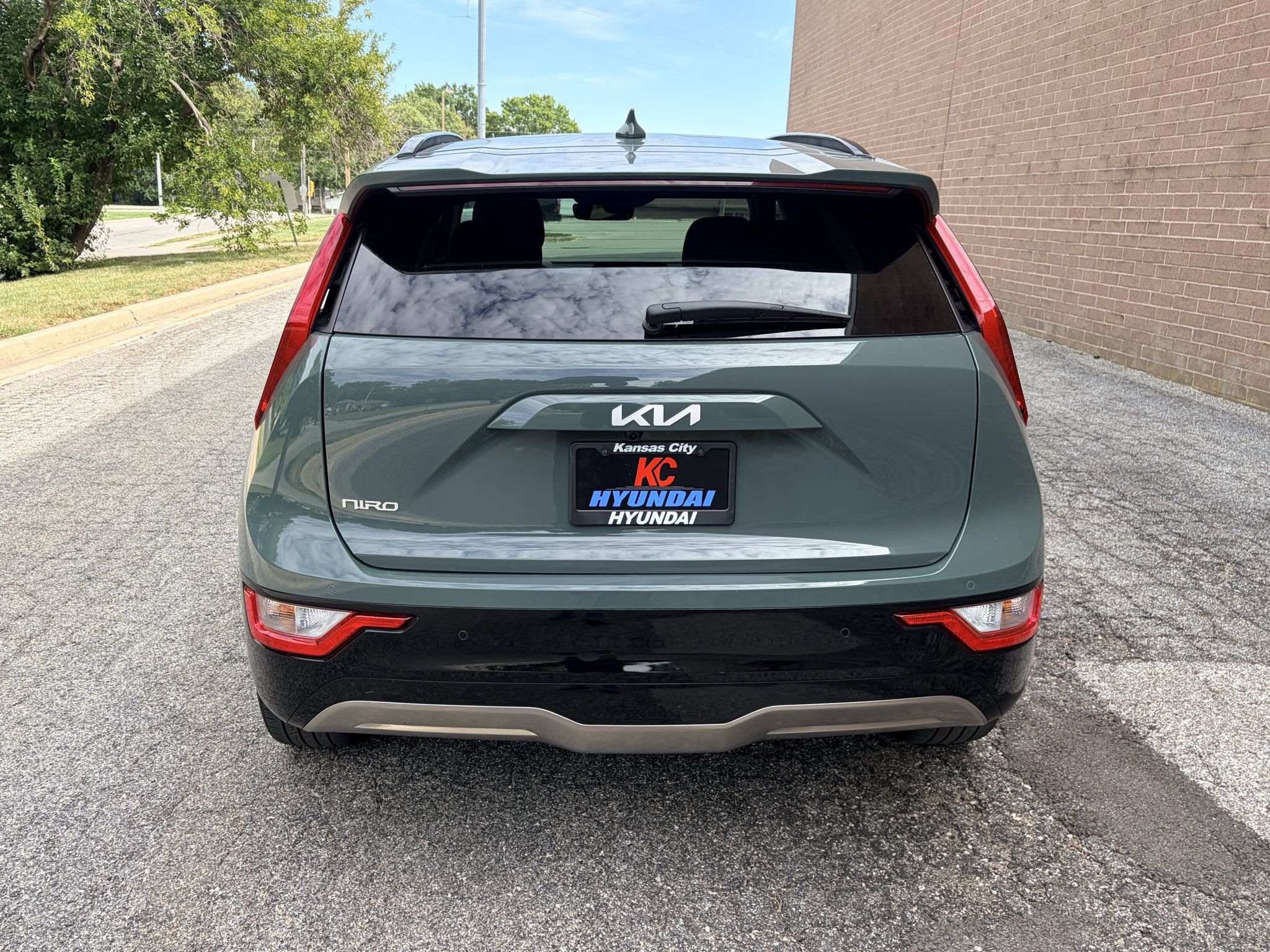 Used 2024 Kia Niro Wind w/ Wind Preserve Package FWD image 4