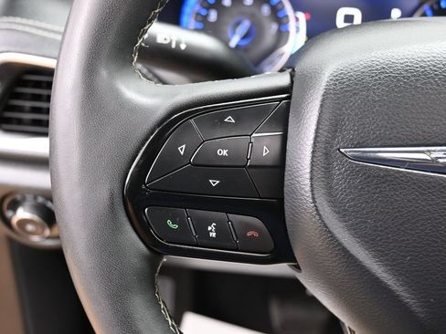 Used 2025 Chrysler Pacifica Limited FWD image 20