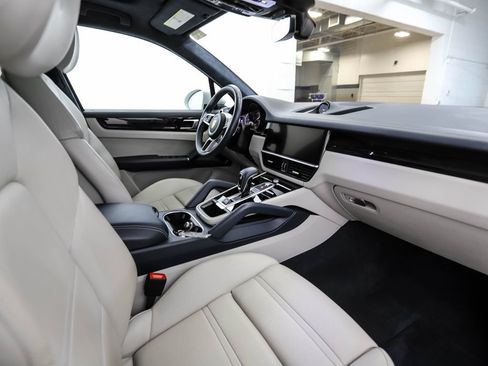 Used 2021 Porsche Cayenne E-Hybrid AWD/4WD image 30