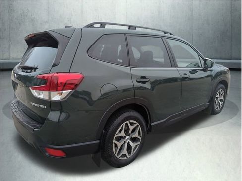 Used 2023 Subaru Forester Premium image 6
