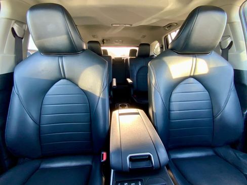 Used 2021 Toyota Highlander XLE image 33