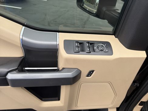Used 2018 Ford F150 XLT w/ Equipment Group 302A Luxury AWD/4WD image 23