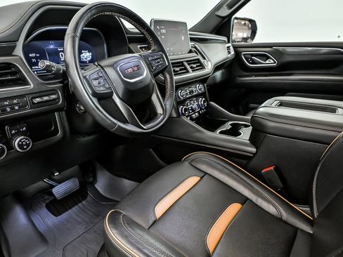 Used 2024 GMC Yukon XL AT4 w/ AT4 Premium Package AWD/4WD image 12