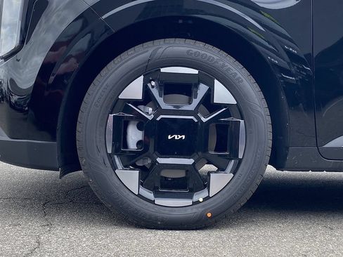 New 2026 Kia Carnival EX FWD image 11