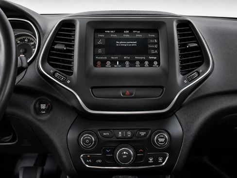 Used 2019 Jeep Cherokee Latitude Plus AWD/4WD image 15