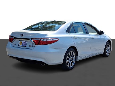 Used 2015 Toyota Camry XLE w/ Moonroof Package FWD image 6