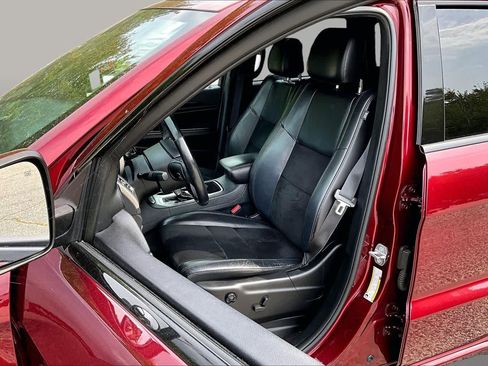 Used 2018 Jeep Grand Cherokee Altitude AWD/4WD image 9