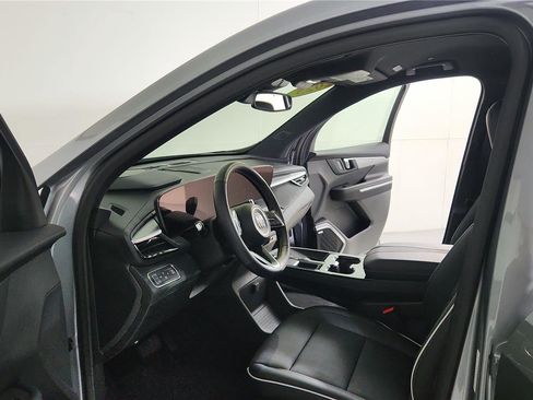 Used 2025 Buick Enclave Preferred image 9