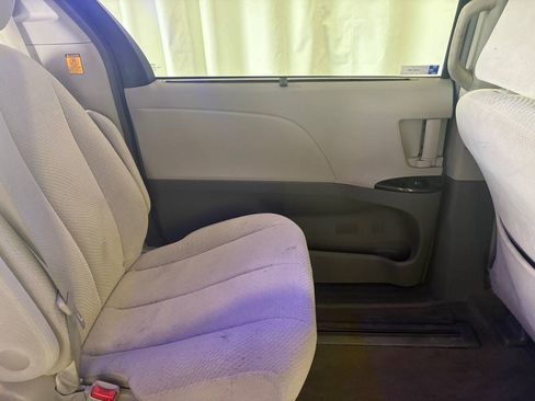 Used 2013 Toyota Sienna LE FWD image 9