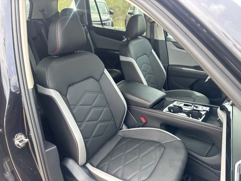 Used 2025 Volkswagen Atlas Peak Edition SE AWD/4WD image 14