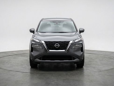 Used 2025 Nissan Rogue SV image 1