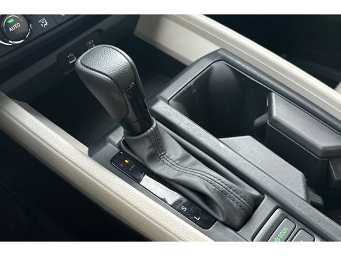 Used 2025 Honda Accord SE image 32