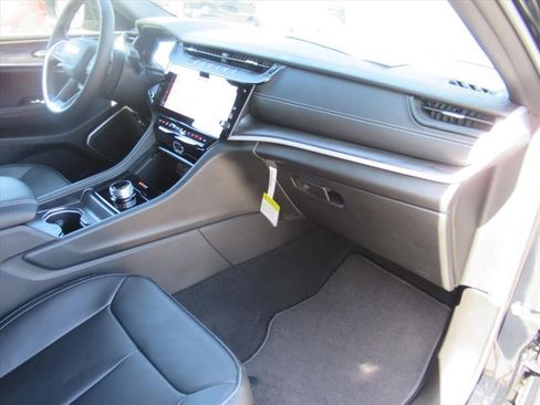 New 2026 Jeep Grand Cherokee Limited w/ Limited Altitude Package RWD image 9