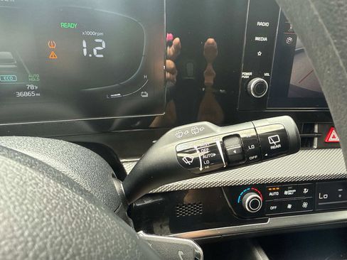 Used 2023 Kia Sportage LX image 30