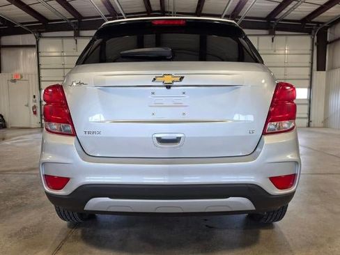 Used 2017 Chevrolet Trax LT w/ LT Convenience Package FWD image 4