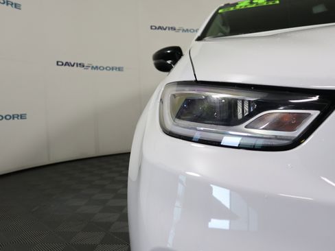 Used 2024 Chrysler Pacifica Touring-L image 3