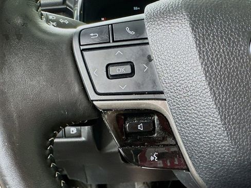 Used 2025 Toyota Camry SE FWD image 22