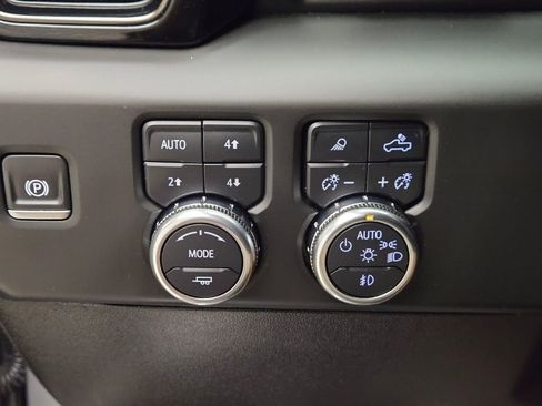 Used 2024 GMC Sierra 1500 AT4 w/ Technology Package AWD/4WD image 40
