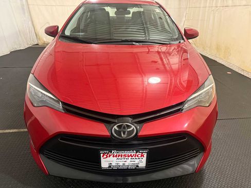 Used 2018 Toyota Corolla LE image 3