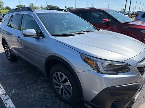 Used 2020 Subaru Outback Premium AWD/4WD image 2