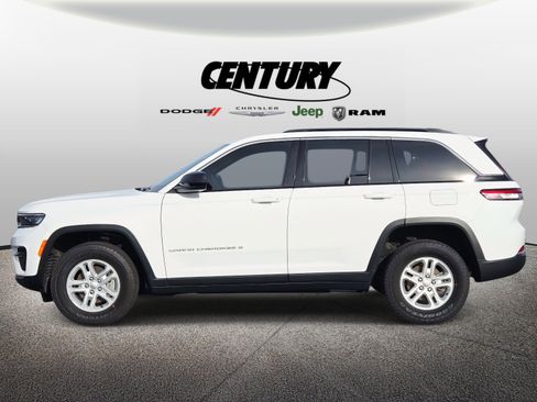 Used 2024 Jeep Grand Cherokee Laredo image 7