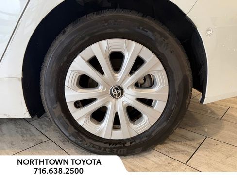 Used 2021 Toyota Prius LE w/ Carpet Mat Package (TMS) FWD image 7