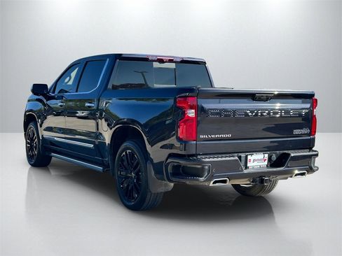 Used 2022 Chevrolet Silverado 1500 High Country w/ Technology Package image 7