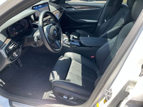 Used 2022 BMW 530i xDrive w/ M Sport Package AWD/4WD image 11